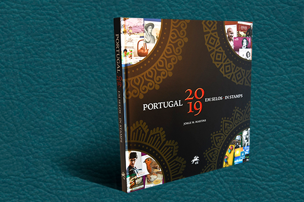 Livro “Portugal em selos 2019” com capa decorada e imagens de selos coloridos.